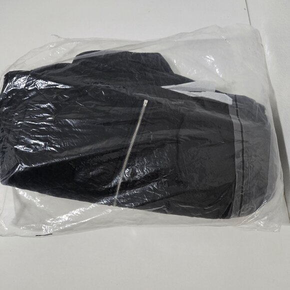 PrettyLittleThing Black Super Cropped Peach Skin Puffer - Size UK 12 (US 8) - Picture 5 of 7